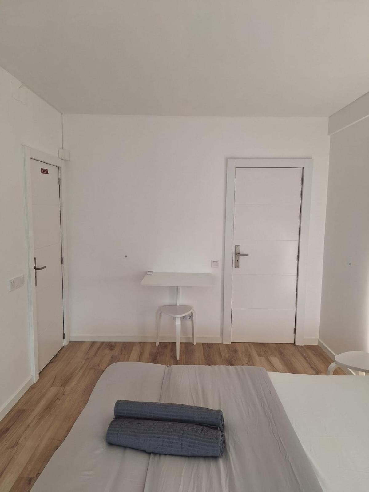 Lisbon South Bay Rooms 2 Almada Exterior photo